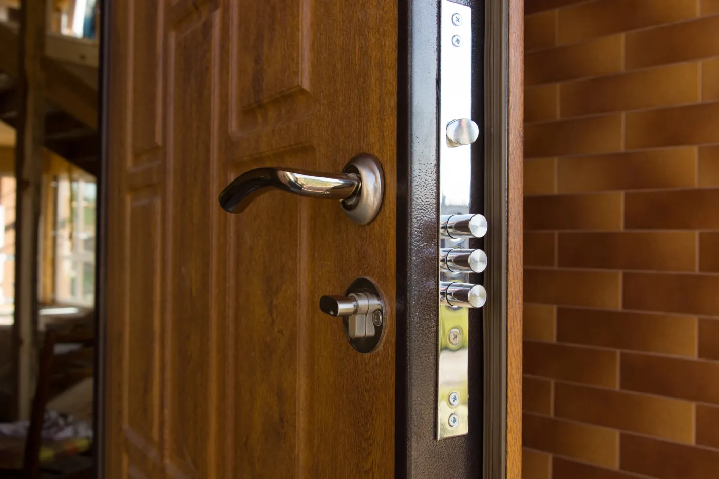 Serrure multipoints renforcée posée sur une porte d'entrée à Bois-d'Arcy